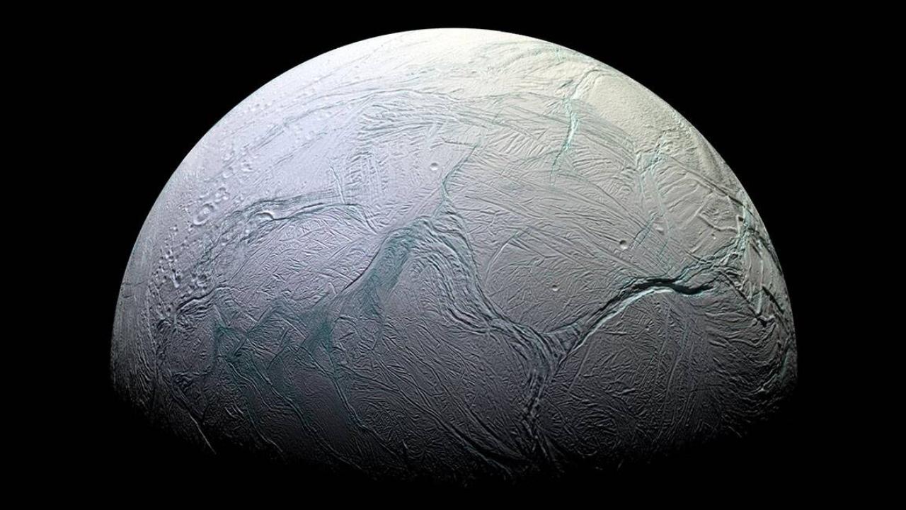 nasa-saturn-uyduru-1920339.jpg