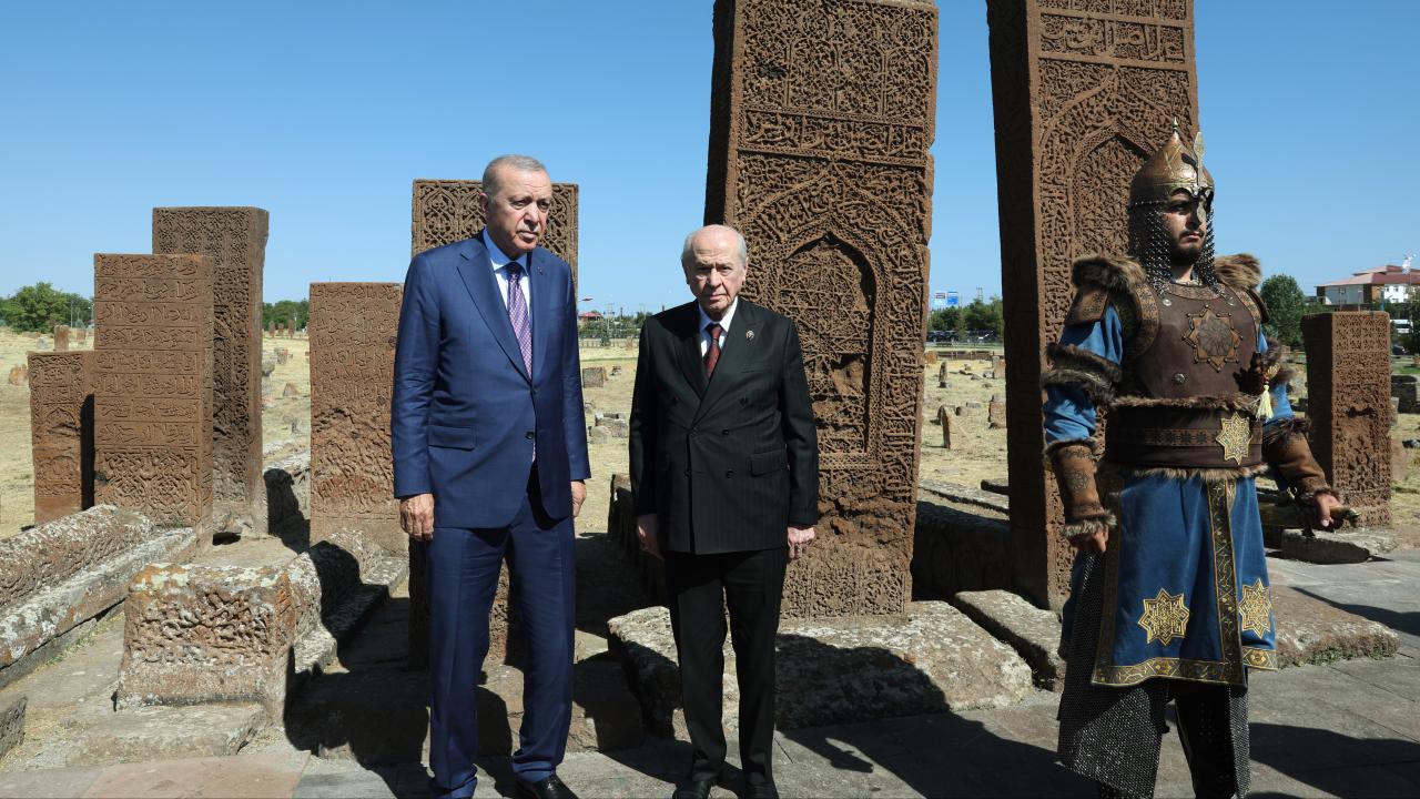 erdogan-mezar-aa-2484898.jpg