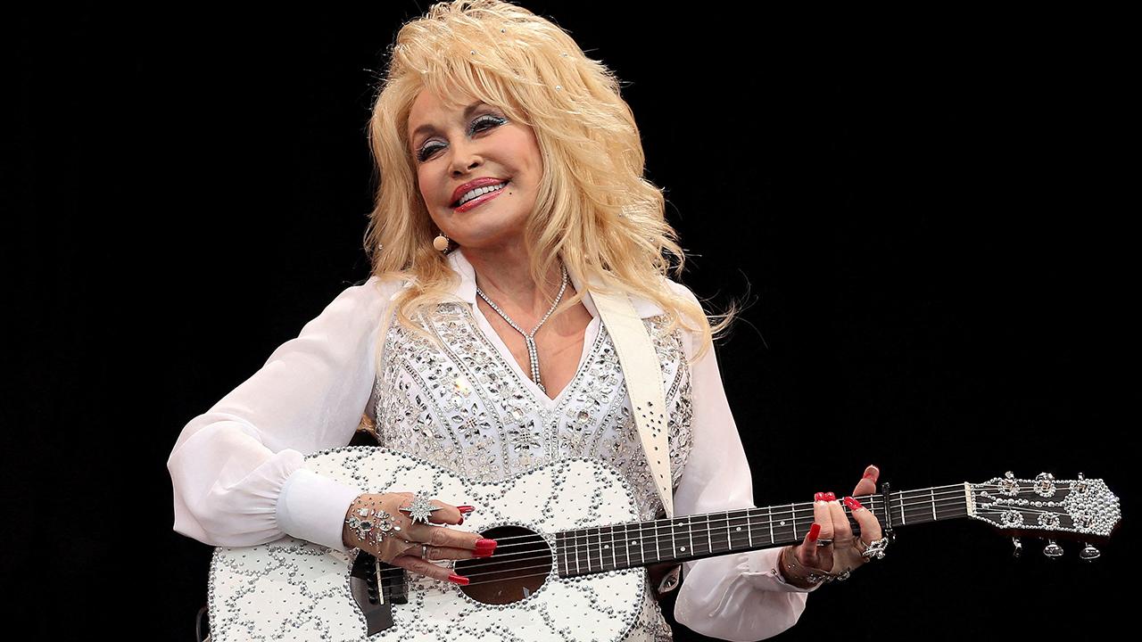 dolly-2484996.jpg