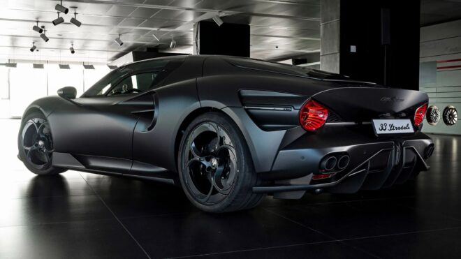 Alfa Romeo 33 Stradale için özel bir Perla Nera sürümü hazırlandı