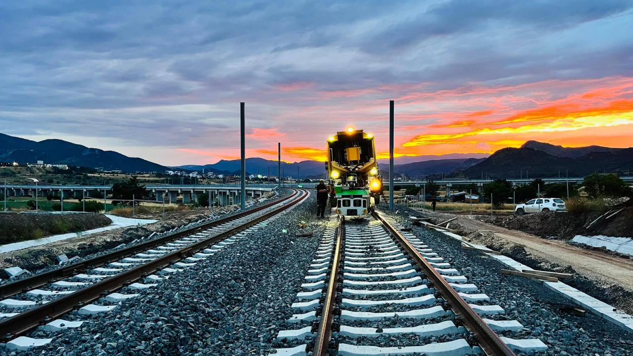 tren-test-dha-2478497.jpg