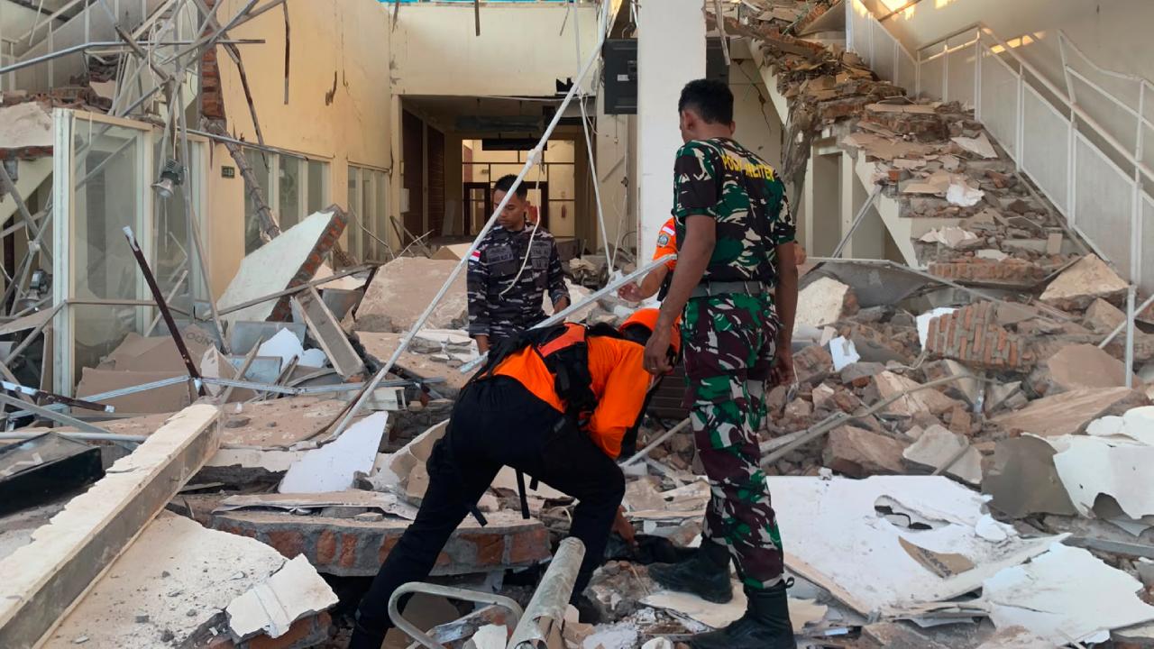 endonezya-77-earhquake-reu-2482584.jpg